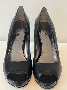 Vintage-Nine West Black Leather Peep-Toe Platform Heels- sz 8M